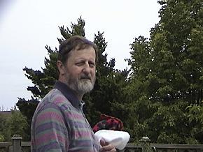 tom32.jpg (15972 bytes)